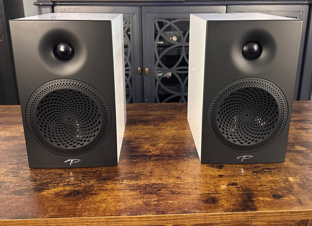 Paradigm Premier 100B Bookshelf Speakers in Speakers in Mississauga / Peel Region