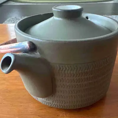 DENBY Chevron metal handle teapot, stamped underside, 1 3/4 pint capacity. This is a specialty piece...