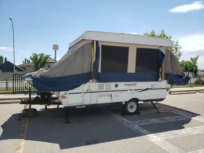 - 2006 Forest River - Travel Length: 17' - Box Size: 10' x 7' - Open Length: 20' - Sleeps 6 - with b...