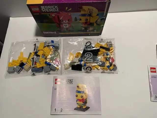Lego Bricks Headz Fortnite Cuddle Team Leader / Adventure Peely in Toys & Games in City of Toronto - Image 6