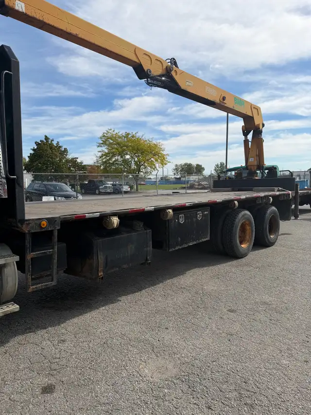 2005 Sterling LT9500 CAT C15 Engine 435 hp in Heavy Trucks in Windsor Region - Image 4