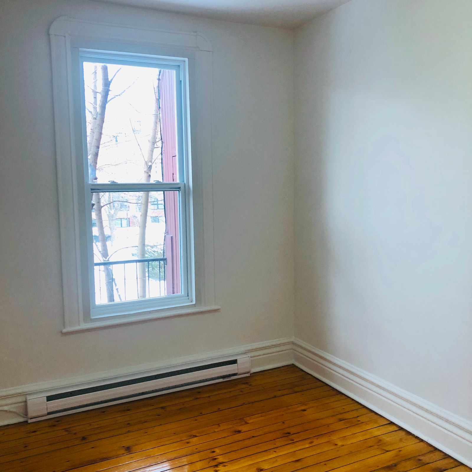 Plateau Mont Royal Apartment — photo 3