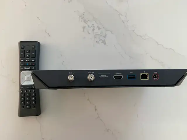 Shaw cable box and remote (3x HDMI cables) in General Electronics in Edmonton - Image 4