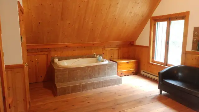 Chalet a louer / Lac Sergent / Portneuf / Chalet 4 saisons / Qué in Quebec in Canada - Image 10