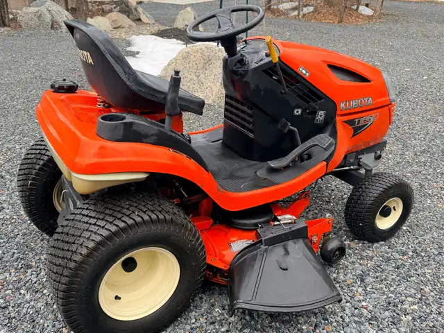 tracteur pelouse gazon Kubota hydrostatique  in Lawnmowers & Leaf Blowers in Sherbrooke - Image 5