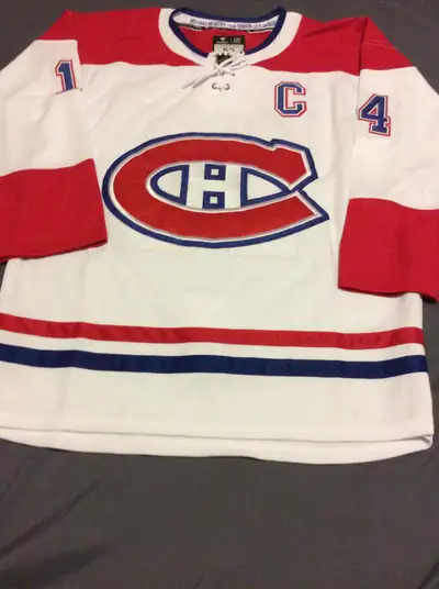 Jersey Nick Suzuki Blanc Canadiens de Montréal Grandeur: Large *Tout est bien brodé avec Fight Strap...