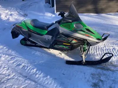 07 f5 lxr arctic cat snowmobile for sale. Works good, track is picked for traction and better handel...