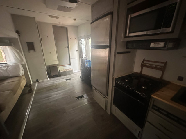 30’ 5th wheel camping trailer  in Travel Trailers & Campers in Owen Sound - Image 3