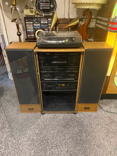 This is a working Pioneer RX-530 stereo system with Pioneer CS-J303Q speakers. The stereo has great...