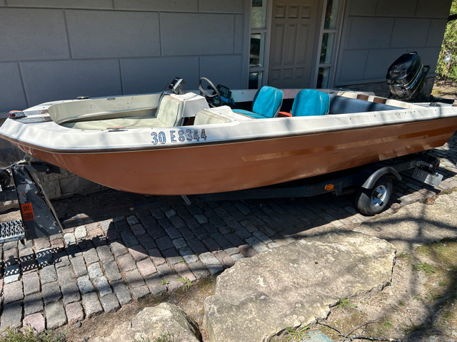 Vintage boat and trailer in Powerboats & Motorboats in City of Toronto
