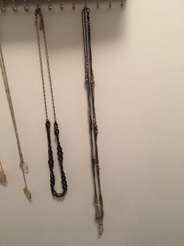 Madewell long gold & black necklace in Jewellery & Watches in City of Toronto - Image 2