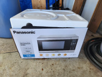 Panasonic Microwave Oven - brand new!