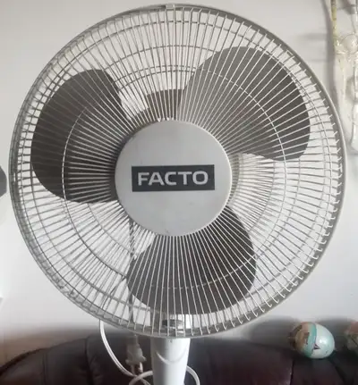 Ventilateur / fan with stand, View more