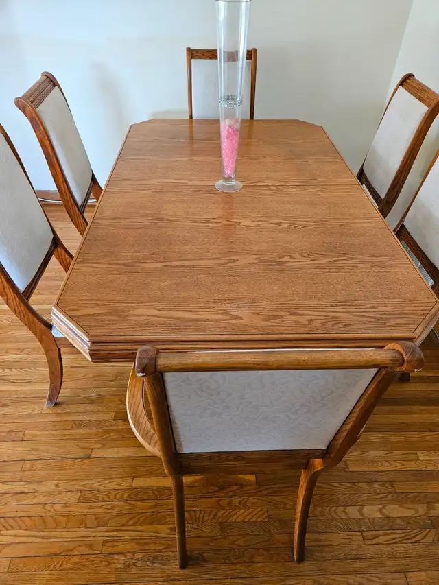 Solid Wood Dining Room Table in Dining Tables & Sets in Mississauga / Peel Region - Image 3