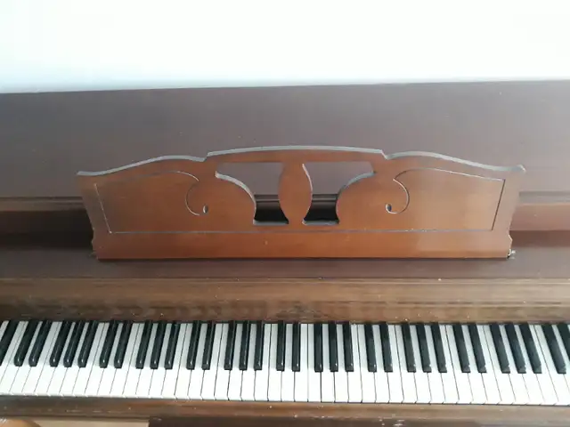 Piano WURLITZER in Pianos & Keyboards in Saint-Hyacinthe - Image 8