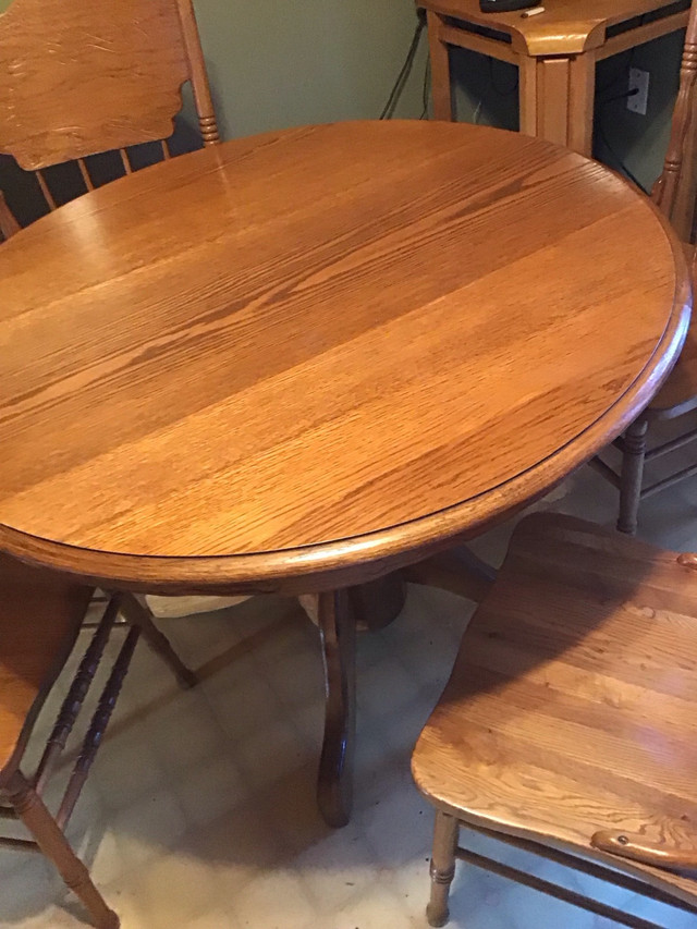 set de cuisine en chêne avec vitre  dans Mobilier de salle à manger et cuisine  à Longueuil/Rive Sud - Image 4