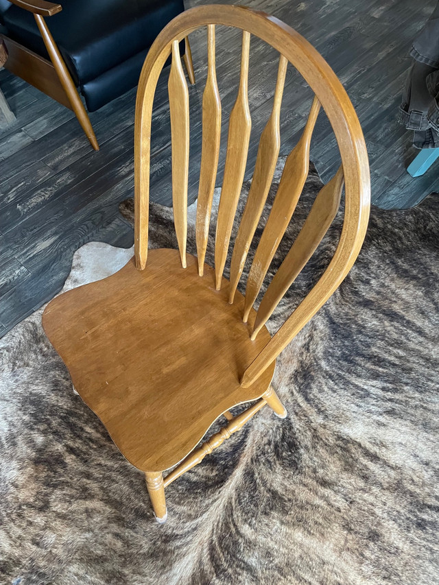 Nice high back solid chair in Chairs & Recliners in Owen Sound - Image 2