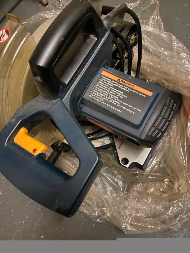 Ryobi 10” compound mitre saw in Power Tools in Oshawa / Durham Region - Image 3