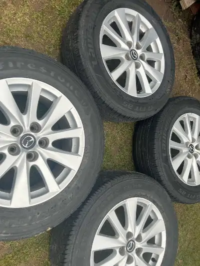 Size: 17x7J Tire size: 225/65/R17 Offset:50 Centre bore: 67.1mm Bolt pattern: 5x114.3 Off of a 2020...