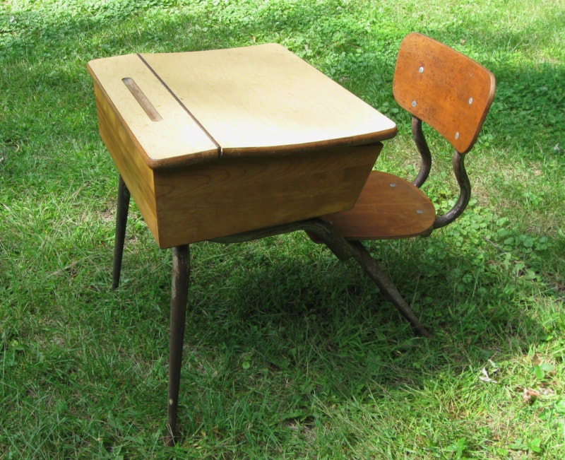 ANCIEN PUPITRE D ECOLIER VINTAGE CHILDREN S SCHOOL DESK Art et objets de collection Ouest de