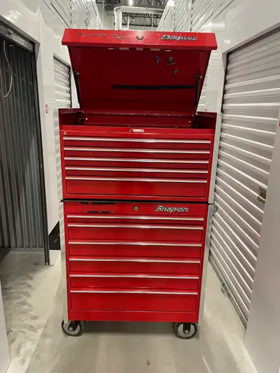 KLR toolbox, very good condition, gas shocks on the lid, keys, asking price no other offers. Thanks