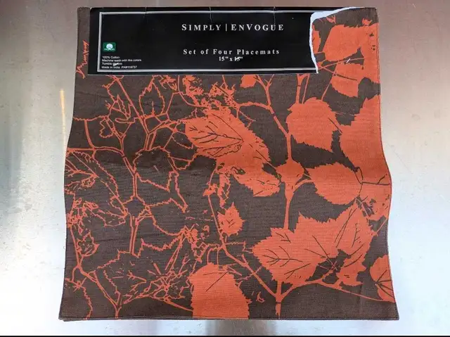 NEW Simply Envogue Autumn Leaf Placemats (Set of 4)