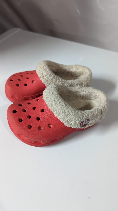 Crocs toddler size 7 in Clothing - 2T in Winnipeg - Image 2