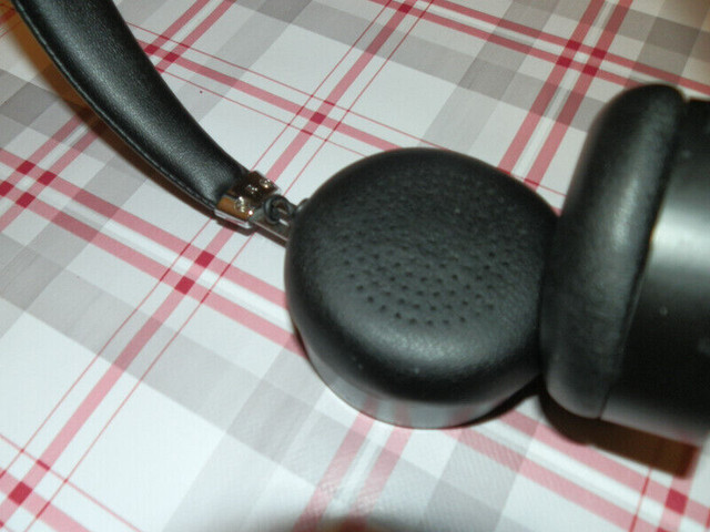 Miniso BLACK Wireless Headphone Black Bluetooth Headset H007 in Headphones in City of Halifax - Image 4