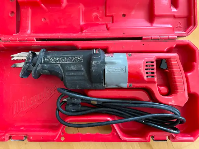 Milwaukee Tool 12 Amp SAWZALL Reciprocating Saw with Case in Power Tools in City of Toronto - Image 3