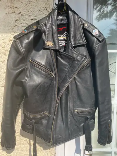 Well cared for leather jacket in great condition. Ladies Large Joe Rocket the multiple zipper pocket...
