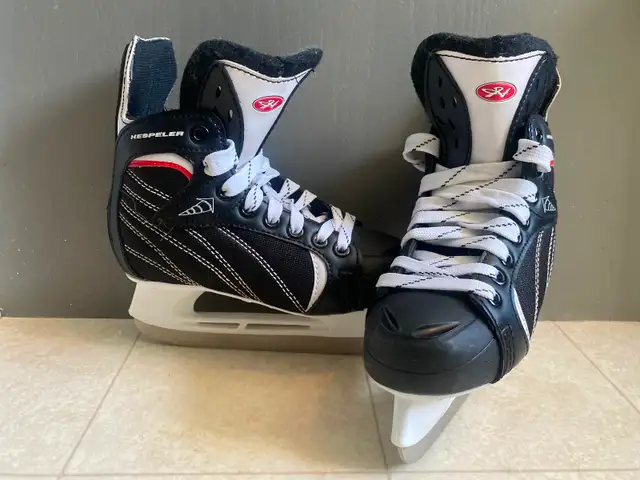 Kids Hockey Skates in Hockey in Oshawa / Durham Region - Image 8