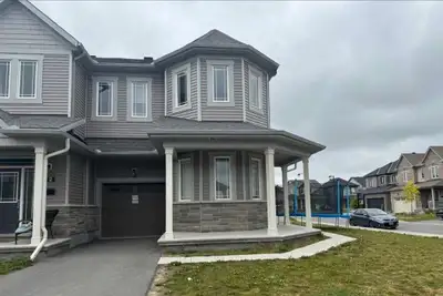 4 bedrooms End unit townhome for rent in Barrhaven