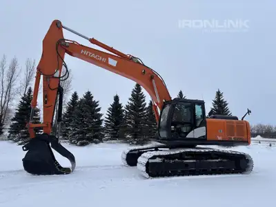 Quick coupler bucket, Hydraulic thumb, Auxiliary hydraulics, Catwalks, Proheat, 2 speed, Auto idle,...