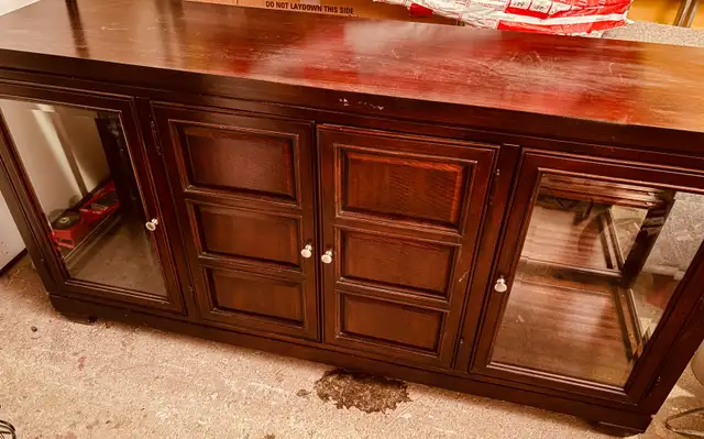Solid Wood Sideboard/Hutch – Great Home Project Piece–$250 OBO in Hutches & Display Cabinets in City of Toronto - Image 4