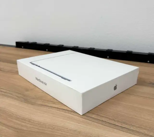 MacBook Air starlight M4 Brand new in box in Laptops in Oakville / Halton Region - Image 2