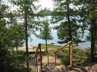 LAKEFRONT COTTAGE on Rodick Lake, Private in Quebec in Canada - Image 10