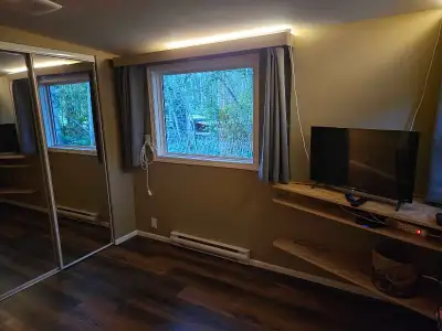 College Heights studio, Murphy bed, kitchenette, private entrance, bathroom, cable, internet, wifi,...