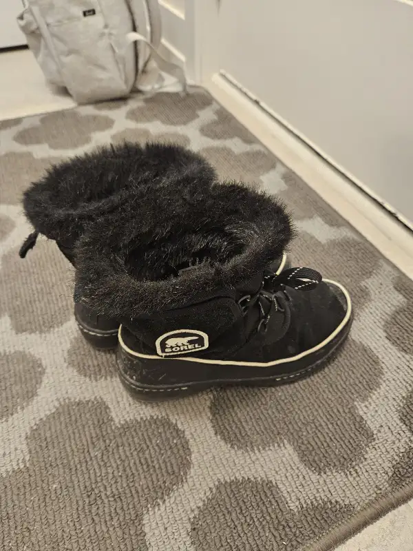 Sorel winter boots in Women's - Shoes in Markham / York Region - Image 2