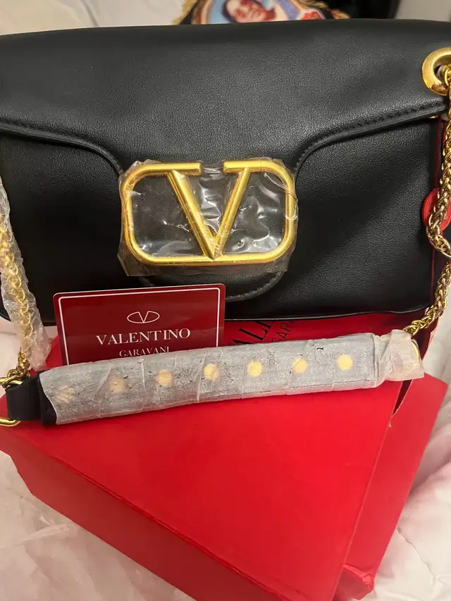 Valentino belts and bags in Women's - Bags & Wallets in Ottawa - Image 4