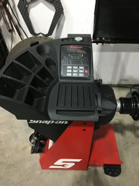 SNAP ON TIRE MACHINE AND BALANCER