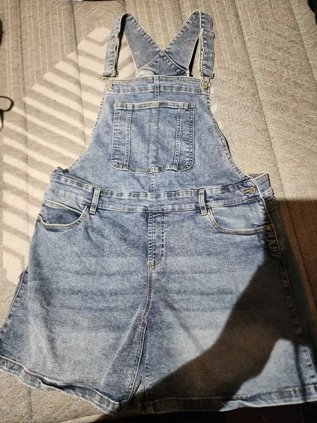 Womens Overalls SIZE XL in Women's - Bottoms in Oshawa / Durham Region - Image 2
