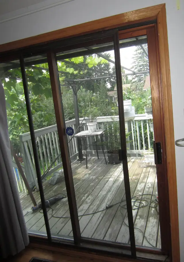 Wooden sliding patio doors (2 pcs) (72-1/2" x 82-3/4") in Windows, Doors & Trim in City of Montréal - Image 3