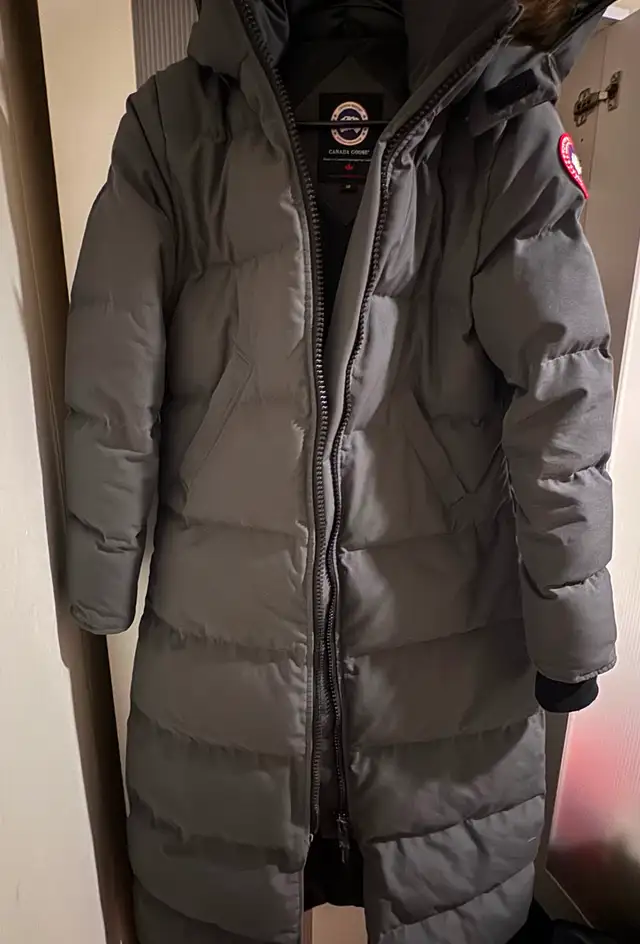 Canada goose in Women's - Tops & Outerwear in City of Toronto - Image 2