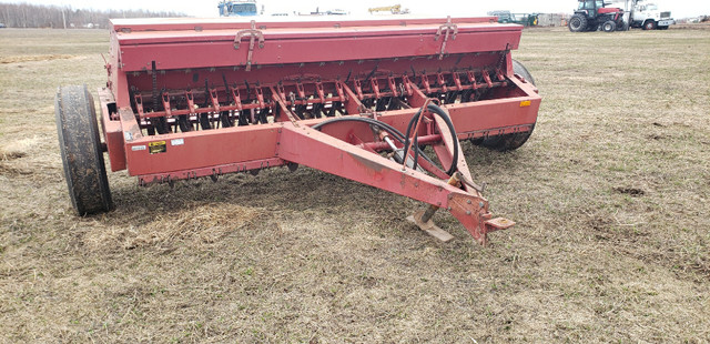 1999 International Grain Drill with Grass Seeder Box in Other in Moncton - Image 3