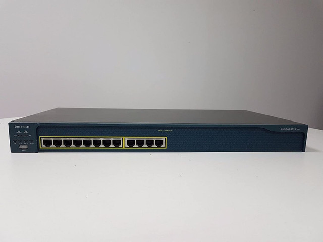 Cisco Catalyst 2950-12 Commutateur 12 ports 10/100 (WS-C2950-12) dans Réseaux  à Longueuil/Rive Sud