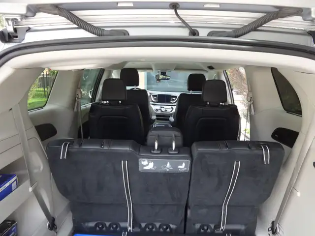 2017 Chrysler Pacifica Touring L 101550Km in excellent condition in Cars & Trucks in Markham / York Region - Image 6