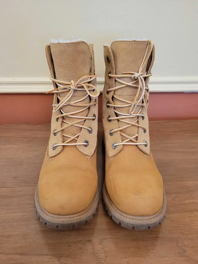 Timberland Women's Boot size US  7.5 in Women's - Shoes in City of Toronto - Image 2