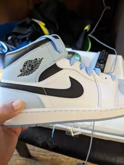 Jordan 1 Mid Mens 13, View more