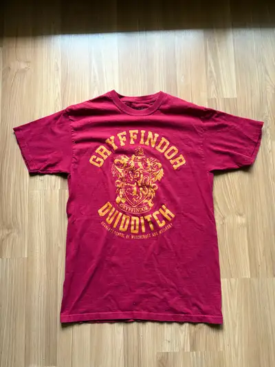 Wizarding World Harry Potter Men's Medium Gryffindor Quidditch , View more