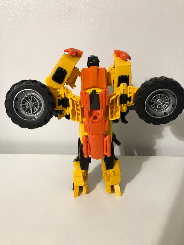 Transformers Generations Thrilling 30 Voyager Class Sandstorm$45 in Toys & Games in Kitchener / Waterloo - Image 3